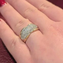 Bague en or jaune et pavage diamants