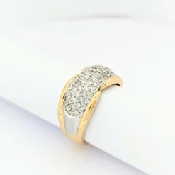 Bague en or jaune et pavage diamants
