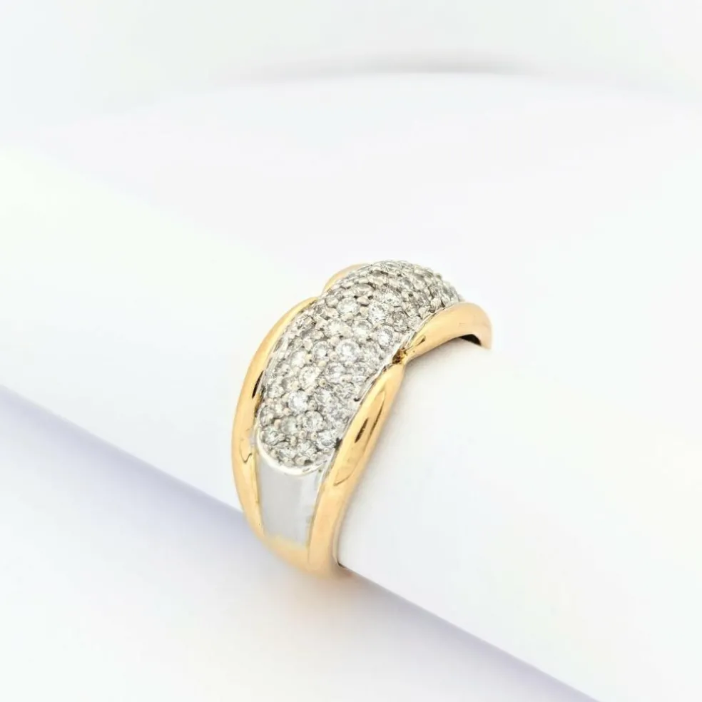 Bague en or jaune et pavage diamants