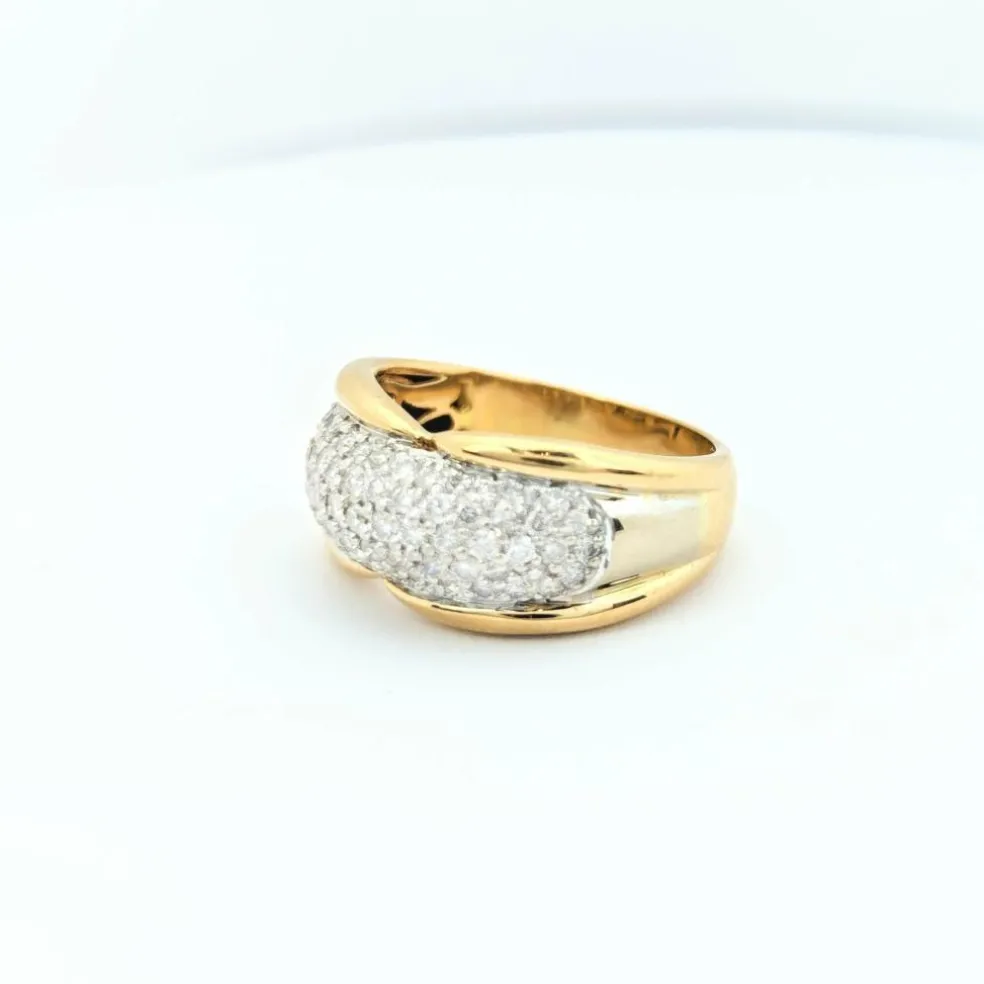 Bague en or jaune et pavage diamants