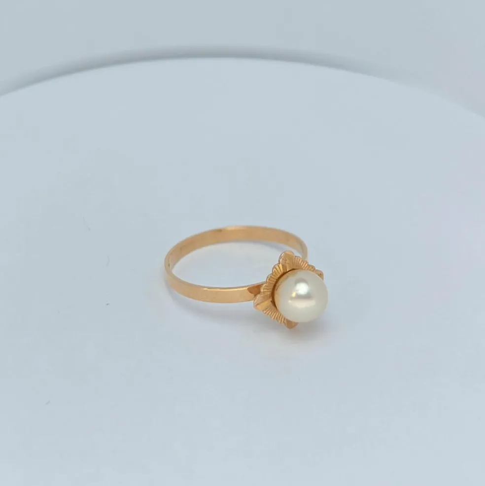 Bague en or jaune et perle