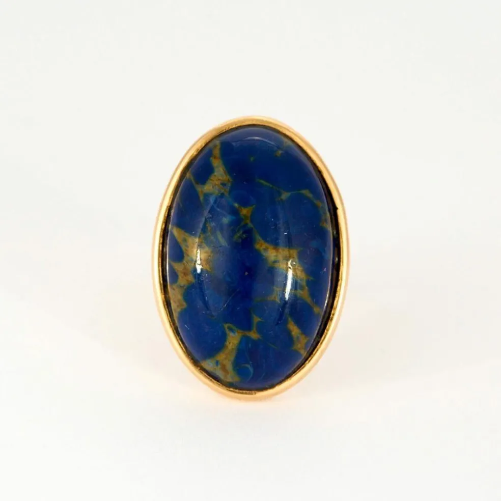 Bague en or jaune et pierre d'imitation bleue.