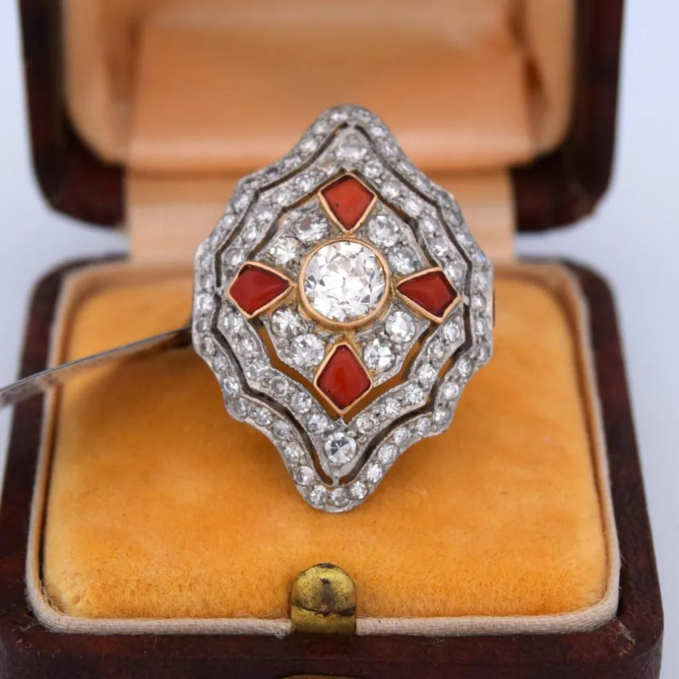 Bague en or jaune et platine - Époque Art Nouveau