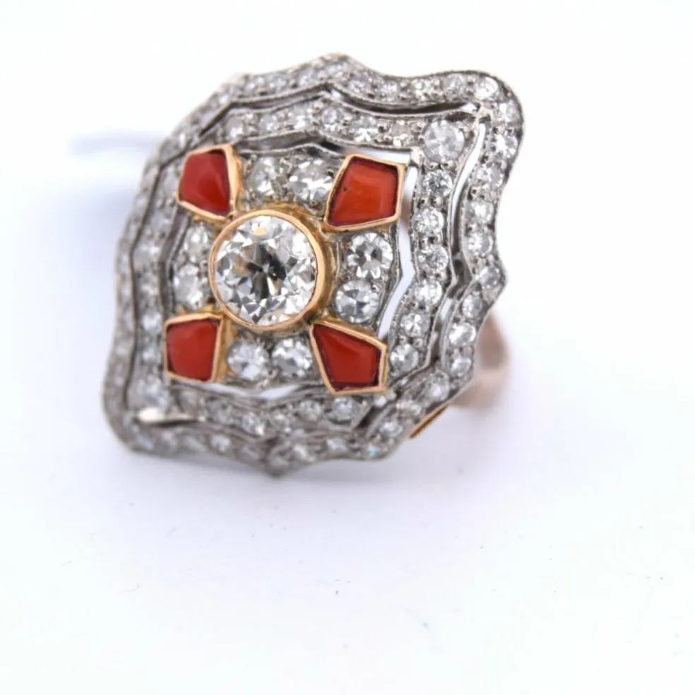 Bague en or jaune et platine - Époque Art Nouveau