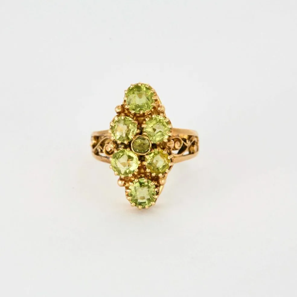Bague en or jaune et péridots
