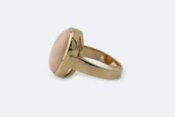 Bague en or jaune et pâte de corail