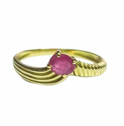 Bague en or jaune et rubis naturel