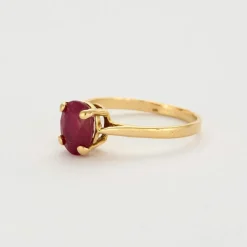 Bague en or jaune et rubis