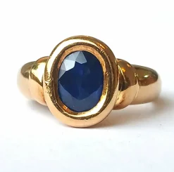 Bague en or jaune et saphir bleu