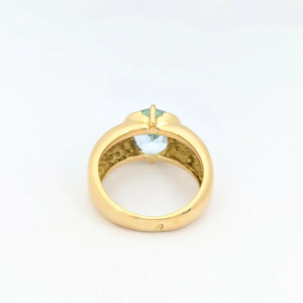 Bague en or jaune et topaze