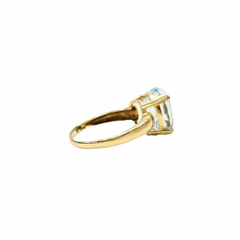Bague en or jaune et topaze naturelle