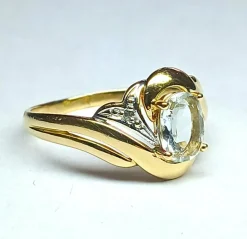 Bague en or jaune, gris, et aigue-marine