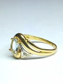 Bague en or jaune, gris, et aigue-marine