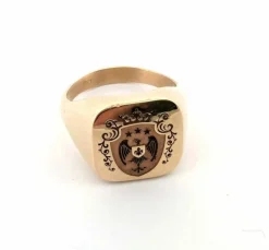 Bague en or jaune massif avec armoiries nobles