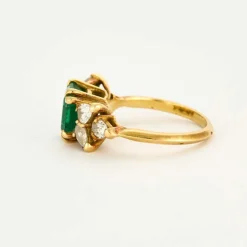 Bague en or jaune, émeraude et diamants