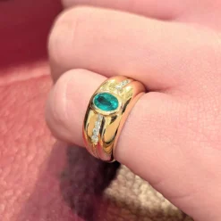 Bague en or jaune émeraude et diamants