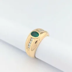 Bague en or jaune émeraude et diamants
