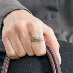 Bague en or jaune, or gris et diamants
