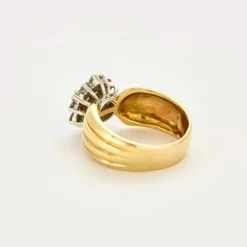 Bague en or jaune, or gris et diamants
