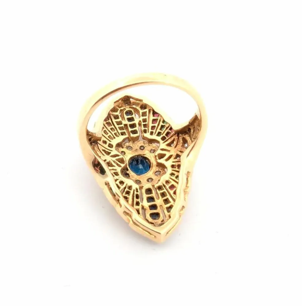 Bague en or jaune ornée de saphirs, de diamants, de rubis et d'émeraudes