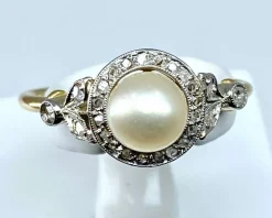 Bague en or jaune, perle & diamants