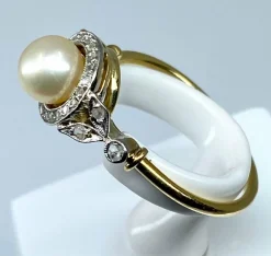Bague en or jaune, perle & diamants