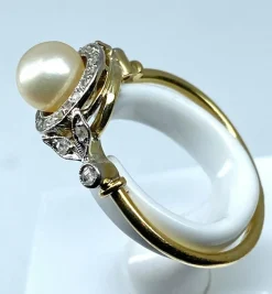 Bague en or jaune, perle & diamants