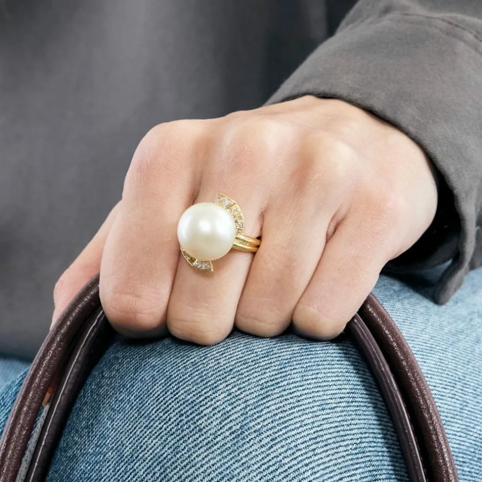 Bague en or jaune, perle de culture et diamants