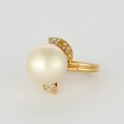 Bague en or jaune, perle de culture et diamants