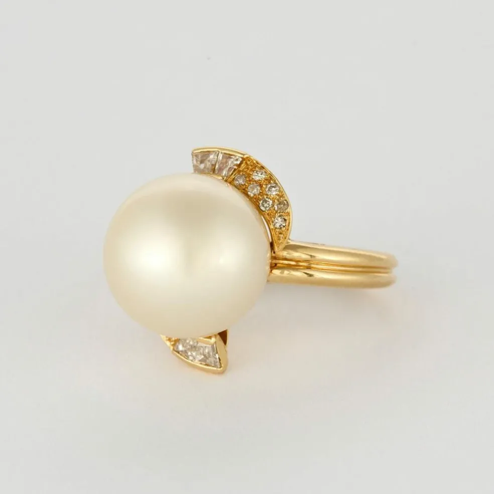 Bague en or jaune, perle de culture et diamants