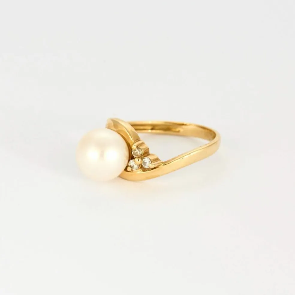 Bague en or jaune, perle de culture et diamants