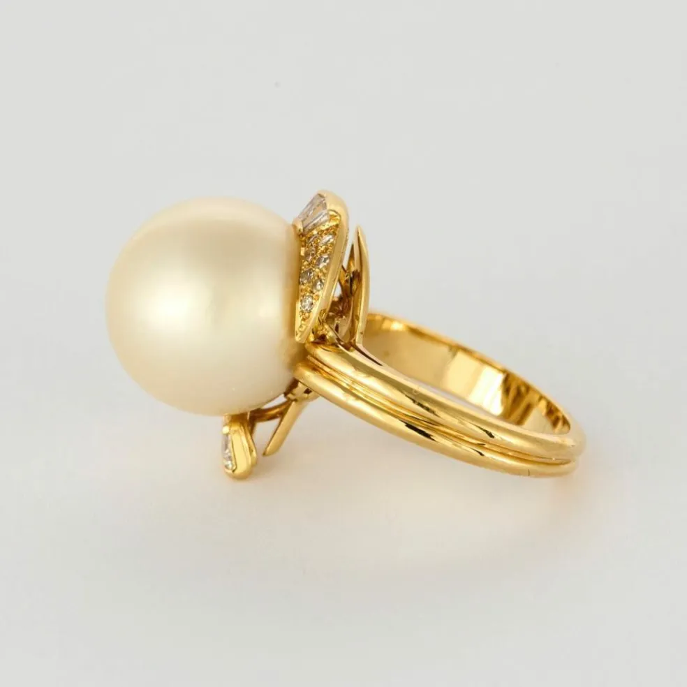 Bague en or jaune, perle de culture et diamants