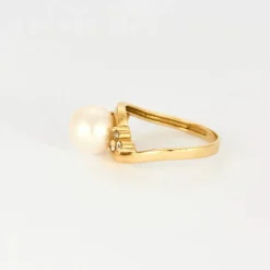 Bague en or jaune, perle de culture et diamants