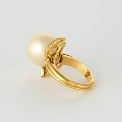 Bague en or jaune, perle de culture et diamants
