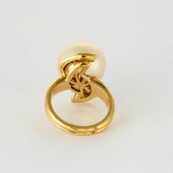 Bague en or jaune, perle de culture et diamants