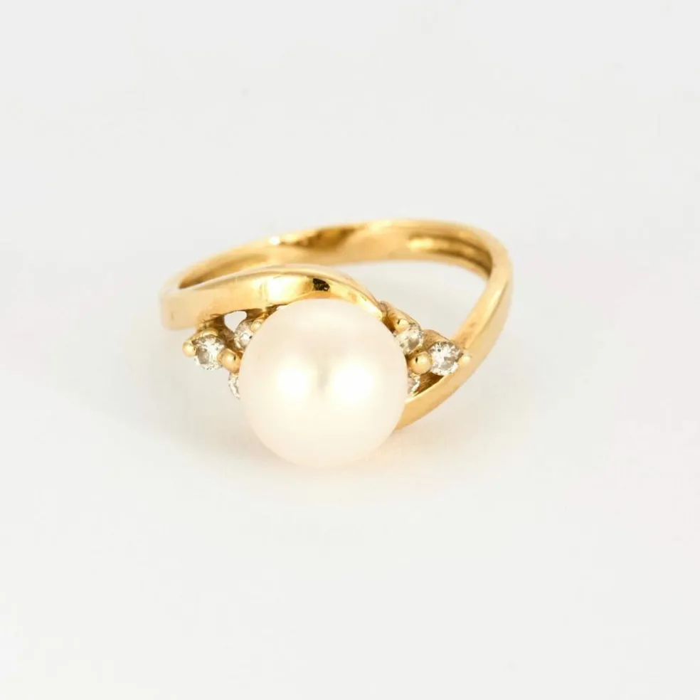 Bague en or jaune, perle de culture et diamants