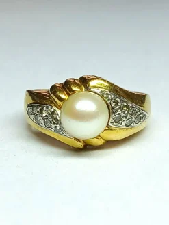 Bague en or jaune, perle et diamants