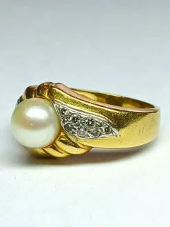 Bague en or jaune, perle et diamants