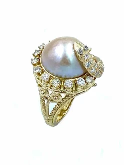 Bague en or jaune, perle mabé et diamants