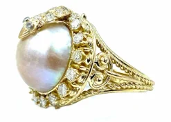 Bague en or jaune, perle mabé et diamants
