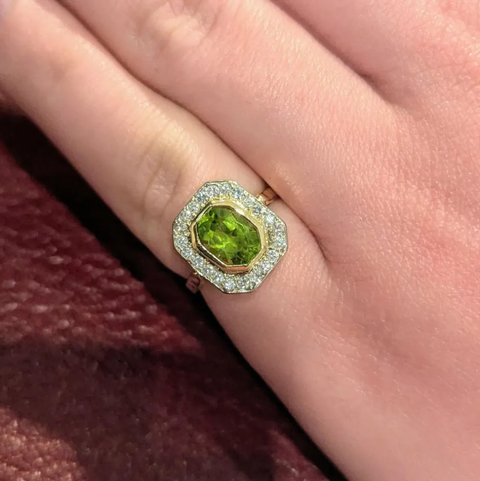 Bague en or jaune péridot et diamants