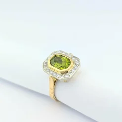 Bague en or jaune péridot et diamants