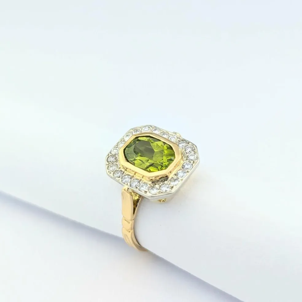 Bague en or jaune péridot et diamants