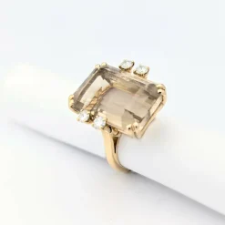 Bague en or jaune quartz fumé et diamants