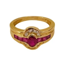 Bague en or jaune, rubis