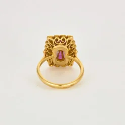 Bague en or jaune, rubis calibrés et diamants