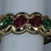 Bague en or jaune rubis et émeraude