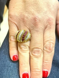 Bague en or jaune rubis et diamants