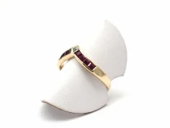 Bague en or jaune, rubis et diamant