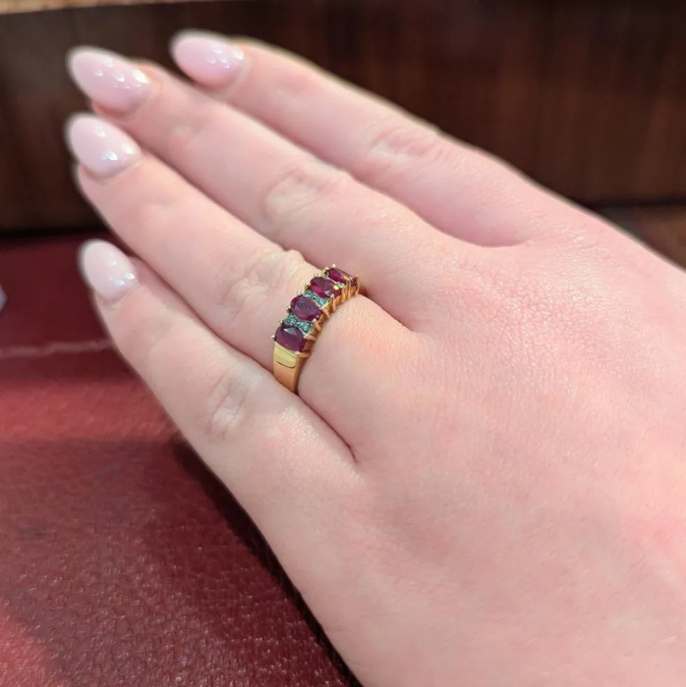 Bague en or jaune rubis et diamants